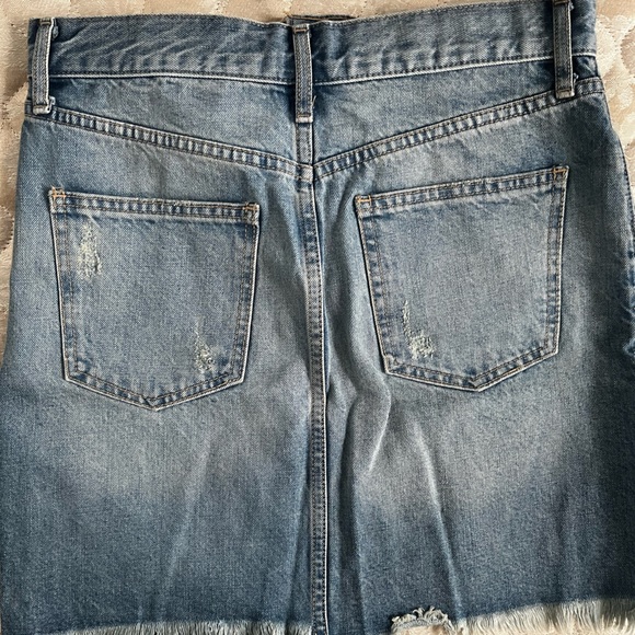 Gap Distressed Denim Skirt - Picture 2 of 3